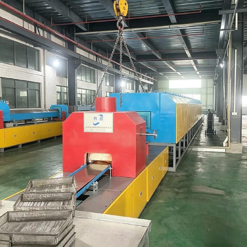 Lò hàn không khí liên tục vành đai lưới 120kW 1150oC để sản xuất hàng loạt phụ tùng ô tô hàn